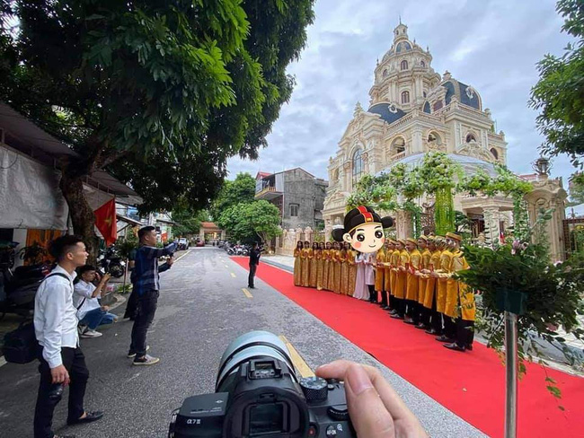 Choáng với đám cưới trong lâu đài dát vàng tại Tuyên Quang, đón dâu bằng xe Rolls Royce chiếm ngay spotlight trên mạng xã hội-2