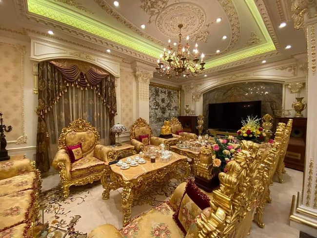 Choáng với đám cưới trong lâu đài dát vàng tại Tuyên Quang, đón dâu bằng xe Rolls Royce chiếm ngay spotlight trên mạng xã hội-4