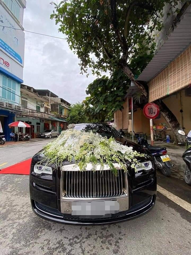 Choáng với đám cưới trong lâu đài dát vàng tại Tuyên Quang, đón dâu bằng xe Rolls Royce chiếm ngay spotlight trên mạng xã hội-6