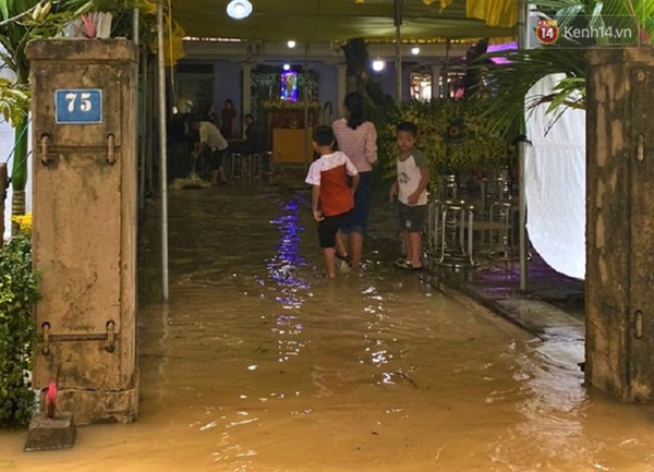 Chủ tịch huyện hy sinh khi cứu nạn Rào Trăng: Nhà ngập hơn 1 mét, mẹ già nằm viện, vẫn gác việc nhà lao vào vùng lũ vì dân-4