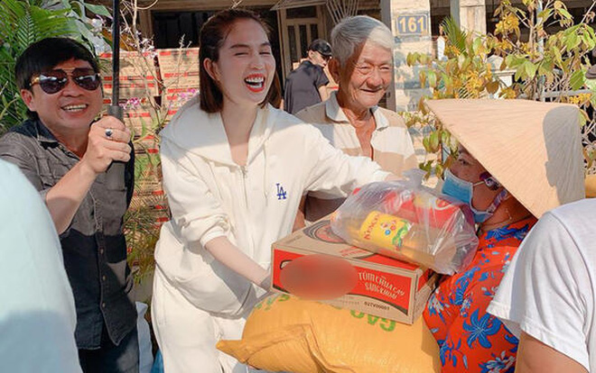 Ngọc Trinh chính thức lên tiếng nói rõ quan điểm khi bị réo tên so sánh với Thủy Tiên trong việc cứu trợ miền Trung-4