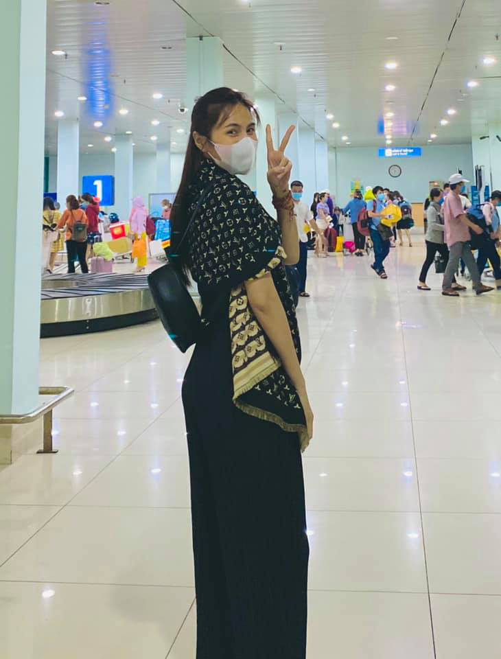 Ngọc Trinh chính thức lên tiếng nói rõ quan điểm khi bị réo tên so sánh với Thủy Tiên trong việc cứu trợ miền Trung-2