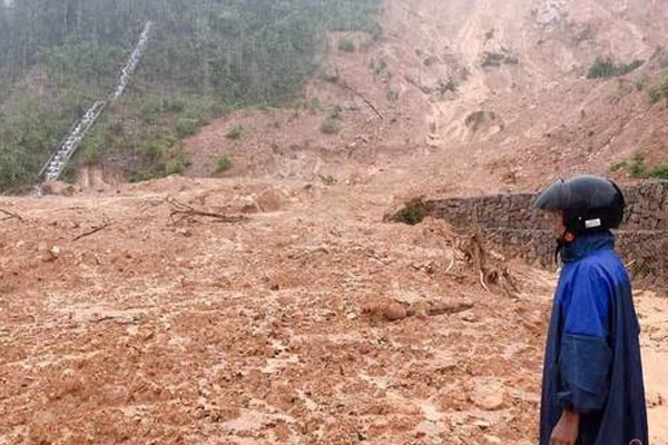 Hiện trường tìm kiếm cứu nạn 22 cán bộ, chiến sỹ bị vùi lấp ở Quảng Trị-17