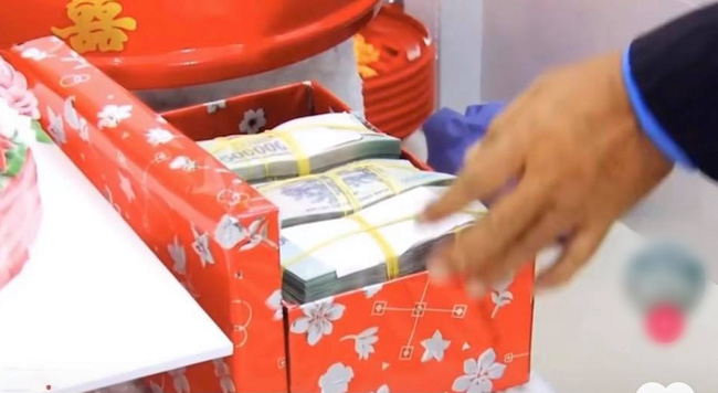 Màn nạp tài khủng 1,8 tỷ tiền mặt của chú rể miền Tây, nhà cô dâu cũng đáp lễ” bằng số lượng vàng và kim cương chẳng kém cạnh-1