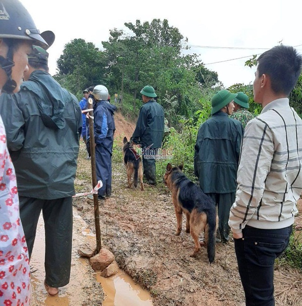 Sạt lở vùi lấp 22 cán bộ chiến sỹ ở Quảng Trị, tìm thấy 4 thi thể-13