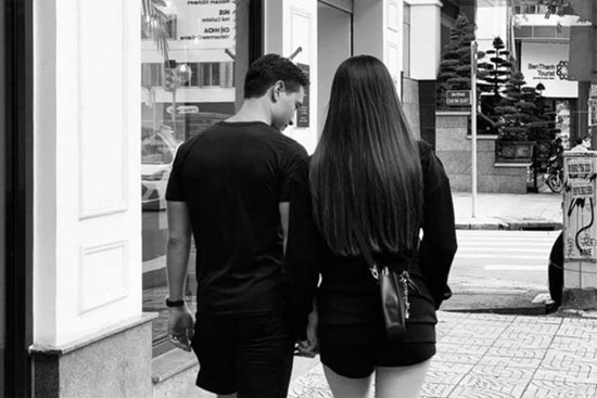 Tranh thủ hẹn hò Kim Lý, Hồ Ngọc Hà lộ vóc dáng cuối thai kỳ gây bất ngờ