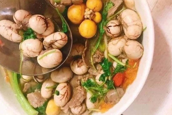 Kê gà tươi giá 700 ngàn/kg vẫn được chị em lùng mua bồi bổ cho chồng