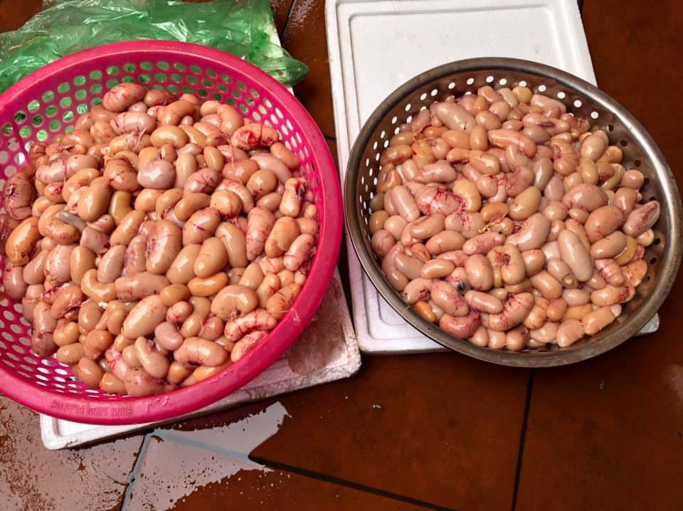 Kê gà tươi giá 700 ngàn/kg vẫn được chị em lùng mua bồi bổ cho chồng-1