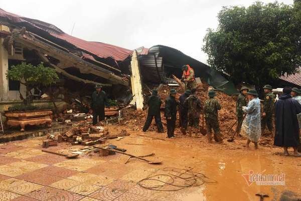 Hiện trường tìm kiếm cứu nạn 22 cán bộ, chiến sỹ bị vùi lấp ở Quảng Trị-10