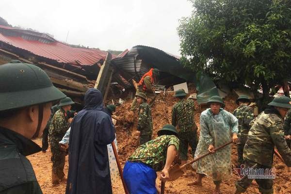 Hiện trường tìm kiếm cứu nạn 22 cán bộ, chiến sỹ bị vùi lấp ở Quảng Trị-5