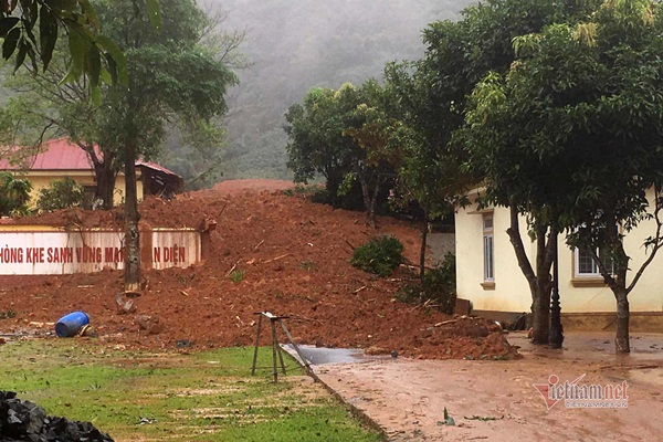 Hiện trường tìm kiếm cứu nạn 22 cán bộ, chiến sỹ bị vùi lấp ở Quảng Trị-6