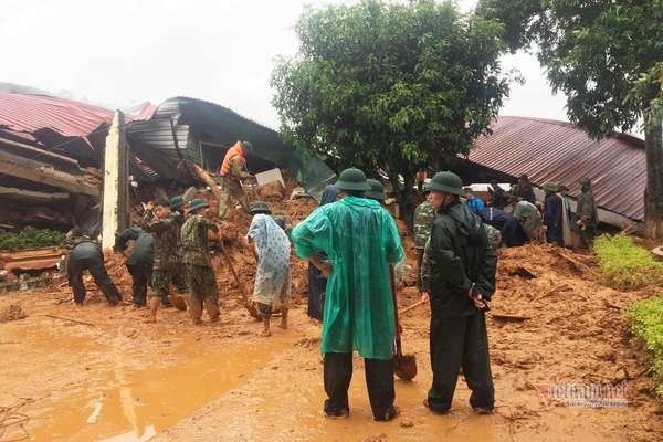 Hiện trường tìm kiếm cứu nạn 22 cán bộ, chiến sỹ bị vùi lấp ở Quảng Trị-7