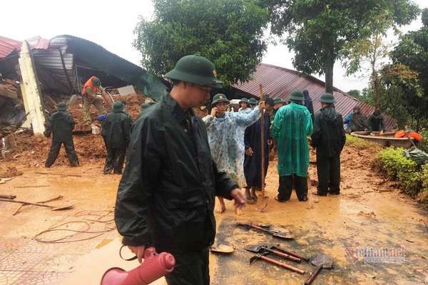 Hiện trường tìm kiếm cứu nạn 22 cán bộ, chiến sỹ bị vùi lấp ở Quảng Trị-8