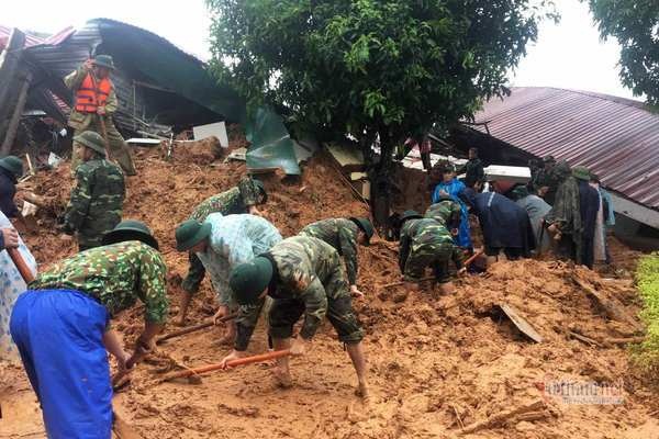 Hiện trường tìm kiếm cứu nạn 22 cán bộ, chiến sỹ bị vùi lấp ở Quảng Trị-12