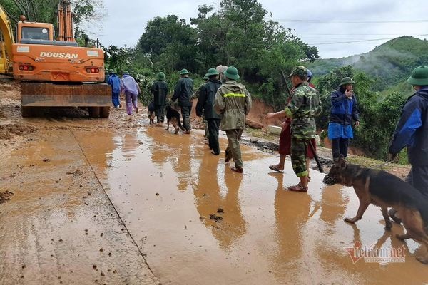 Hiện trường tìm kiếm cứu nạn 22 cán bộ, chiến sỹ bị vùi lấp ở Quảng Trị-14