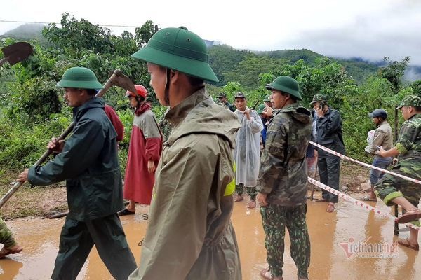 Hiện trường tìm kiếm cứu nạn 22 cán bộ, chiến sỹ bị vùi lấp ở Quảng Trị-15
