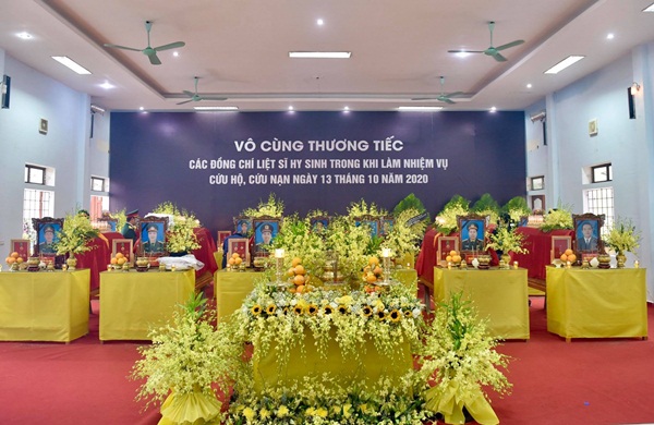 Nghẹn ngào tiễn đưa 13 cán bộ, chiến sĩ hy sinh ở Rào Trăng 3-1