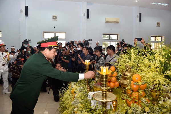 Nghẹn ngào tiễn đưa 13 cán bộ, chiến sĩ hy sinh ở Rào Trăng 3-3