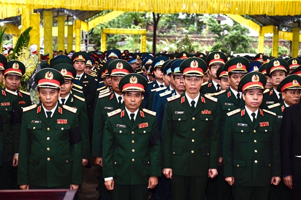 Nghẹn ngào tiễn đưa 13 cán bộ, chiến sĩ hy sinh ở Rào Trăng 3-10