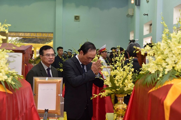 Nghẹn ngào tiễn đưa 13 cán bộ, chiến sĩ hy sinh ở Rào Trăng 3-11