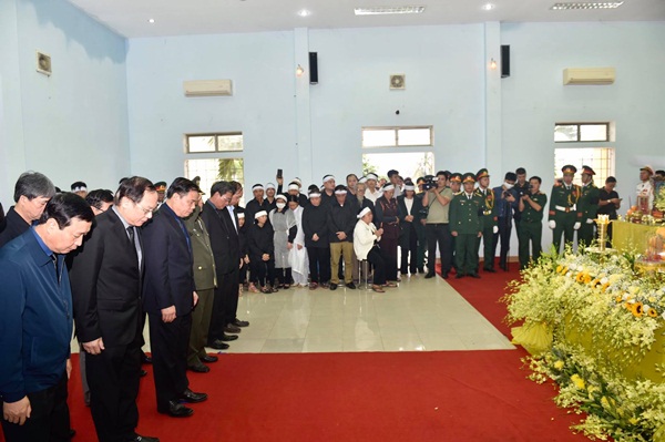 Nghẹn ngào tiễn đưa 13 cán bộ, chiến sĩ hy sinh ở Rào Trăng 3-12