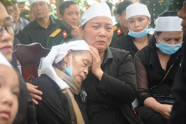 Nghẹn ngào tiễn đưa 13 cán bộ, chiến sĩ hy sinh ở Rào Trăng 3-14