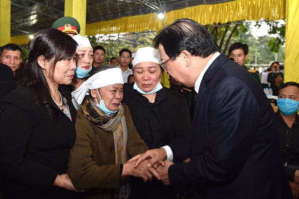 Nghẹn ngào tiễn đưa 13 cán bộ, chiến sĩ hy sinh ở Rào Trăng 3-9