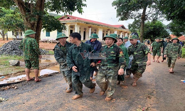 Sạt lở vùi lấp 22 cán bộ chiến sỹ ở Quảng Trị, tìm thấy 4 thi thể-2