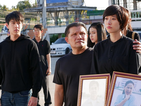 Trước khi mất, mẹ tôi rút một phong bì dưới chiếu và để lại lời trăng trối khiến tôi hận vợ chồng anh trai thấu xương-1