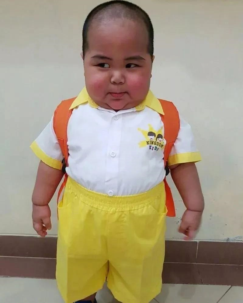 Cậu bé dễ thương với 3 triệu người theo dõi trên Instagram, song cư dân mạng lại chỉ ra một sai lầm nghiêm trọng trong cách nuôi con của người mẹ-2