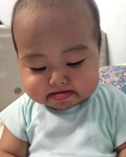 Cậu bé dễ thương với 3 triệu người theo dõi trên Instagram, song cư dân mạng lại chỉ ra một sai lầm nghiêm trọng trong cách nuôi con của người mẹ-13