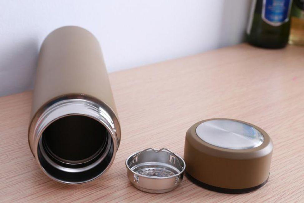 Dù cốc giữ nhiệt bẩn đến đâu, chỉ cần một mẹo nhỏ tất cả cặn trà đều sẽ trôi sạch-5