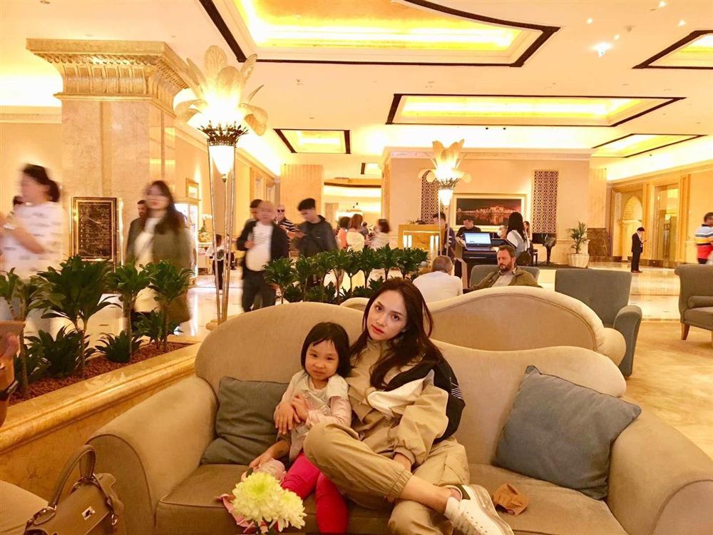 Chân dung người phụ nữ Hương Giang Idol mượn thân phận để nổi tiếng, sống lặng lẽ bên chồng con-6