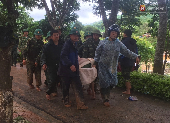 Sạt lở núi vùi lấp 22 cán bộ, chiến sĩ: Đã tìm thấy 14 thi thể, dãy núi tiếp tục sạt lở lần 2-2