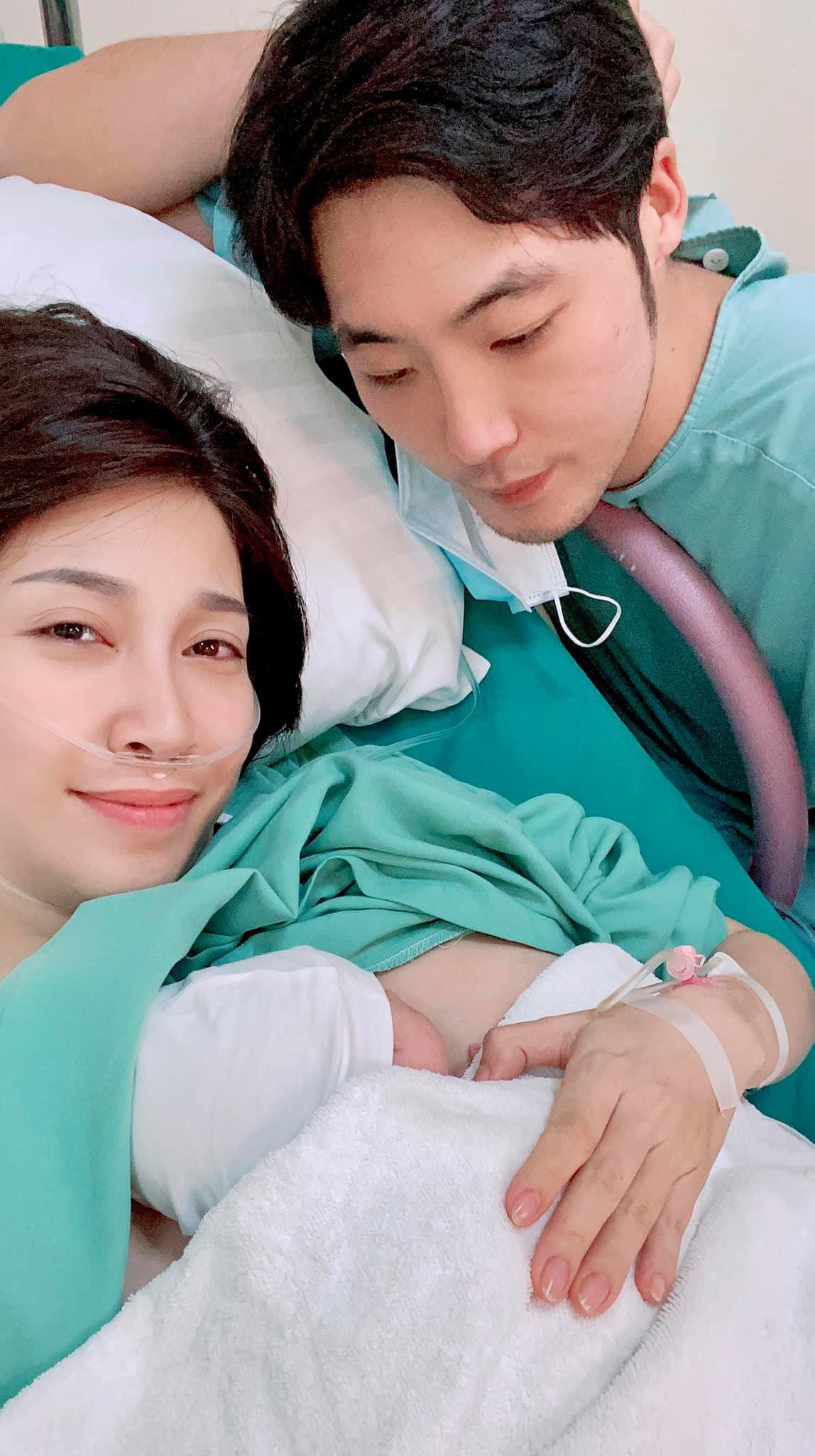 Pha Lê hạ sinh con gái đầu lòng, vỡ òa tiết lộ luôn phản ứng đặc biệt của ông xã người Hàn-1