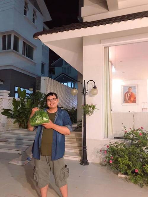 Không chỉ từ thiện khắp nơi, Thủy Tiên còn nổi tiếng thảo ăn, trồng rau được cho hết-4