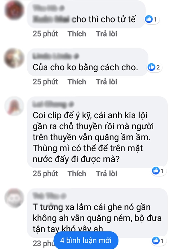 Tranh cãi hành động ném quà cứu trợ xuống nước của nhóm người từ thiện: Của cho không bằng cách cho-7