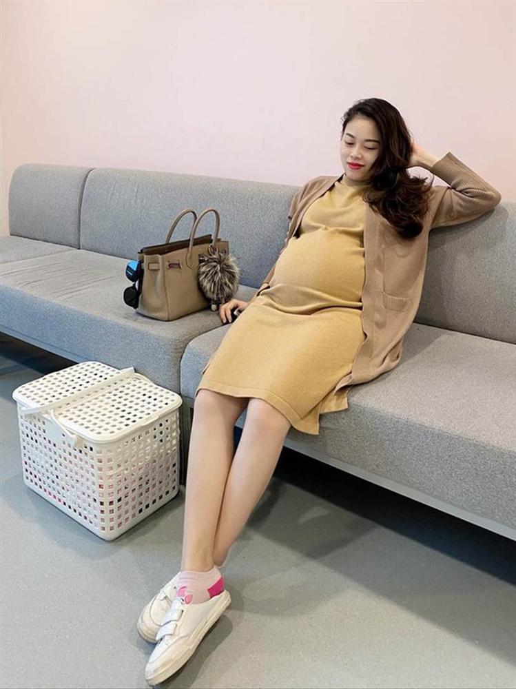 Hằng Túi chuẩn bị vượt cạn lần thứ 5, tưởng kinh nghiệm đầy mình ai ngờ đâu vẫn luống cuống, lao như tên bắn đến viện mới biết lấy nhầm một thứ của con-2