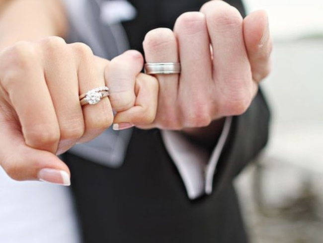 Chồng đi liên hoan về say mèm, không đeo nhẫn cưới, vợ phát hiện ngay ra vấn đề, câu nhắn nhủ cuối cùng vừa đơn giản mà sâu cay biết bao-1