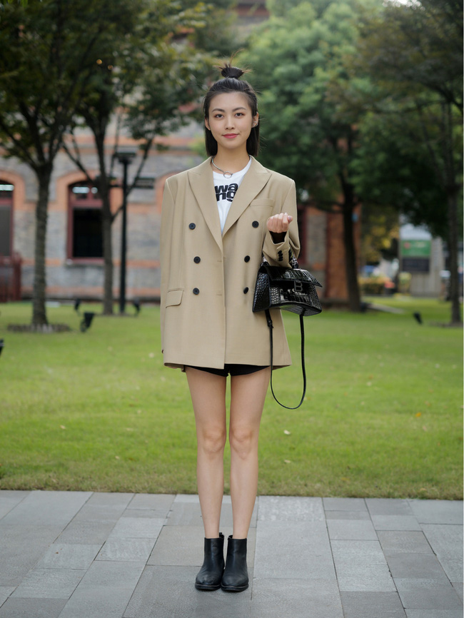 Street style Châu Á: Hội chị em lên đồ chuẩn gái Pháp, toàn blazer và cardigan nhưng nhìn sang hết nấc-8