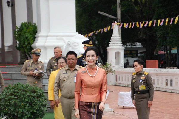 Hoàng quý phi Thái Lan tái xuất rực rỡ, thực hiện loạt nhiệm vụ hoàng gia, vị thế cùng nhan sắc ngày càng thăng hạng-1