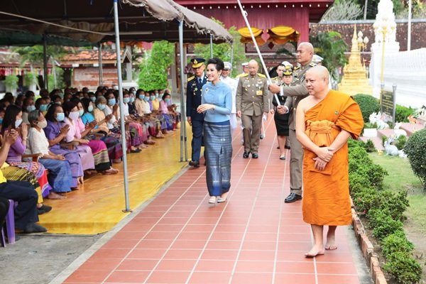 Hoàng quý phi Thái Lan tái xuất rực rỡ, thực hiện loạt nhiệm vụ hoàng gia, vị thế cùng nhan sắc ngày càng thăng hạng-8