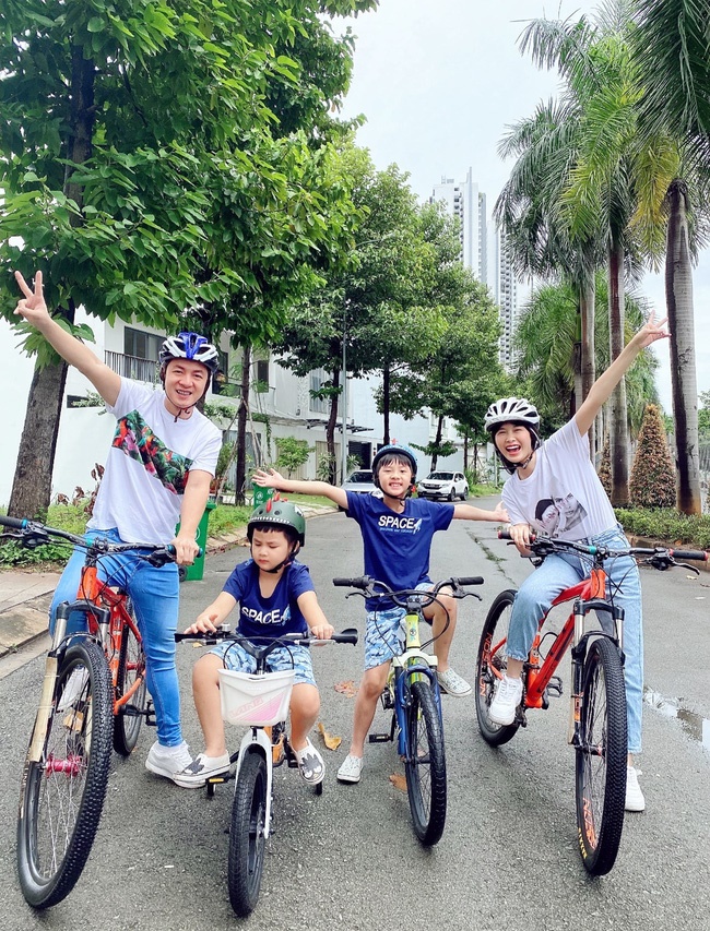 Con gào khóc ăn vạ, bà xã Đăng Khôi chẳng những không dỗ mà còn nói một câu cực phũ nhưng hiệu quả cực kỳ-4