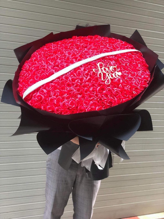 Ngày đi làm, đêm bó hoa sáp: Cặp vợ chồng trẻ kiếm chục triệu mỗi ngày-2