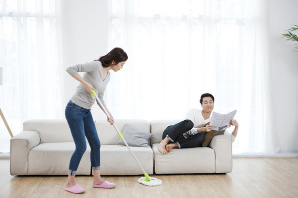 Chăm bố chồng ốm liệt giường suốt 5 năm, lúc hấp hối ông ép tôi ly hôn chồng-1