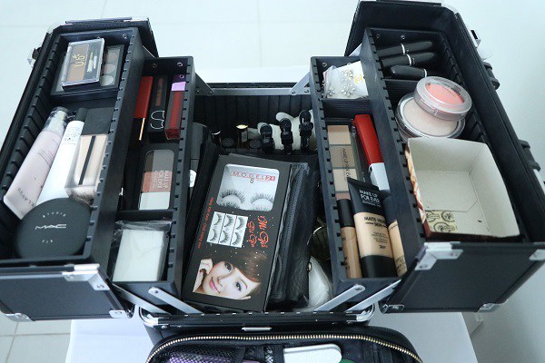 Mẹ đơn thân làm nghề trang điểm người chết: Vừa lật tấm vải, đồng nghiệp chạy không quay đầu-1