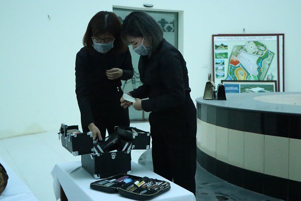 Mẹ đơn thân làm nghề trang điểm người chết: Vừa lật tấm vải, đồng nghiệp chạy không quay đầu-6
