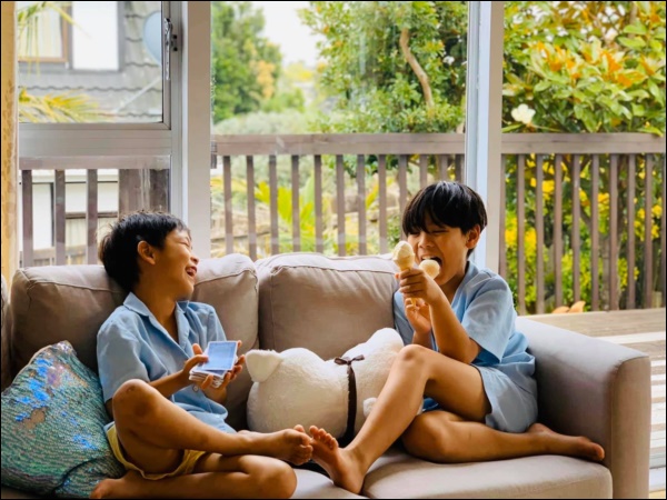 Cưng chiều con hết mực nhưng MC Phan Anh lại đóng vai ác trong nhà, phải dùng đến đòi roi để dạy dỗ con-5