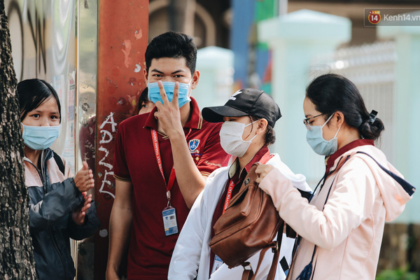 Thủ tướng yêu cầu người dân Hà Nội và TP.HCM phải đeo khẩu trang ngoài đường phố, chốn đông người-1