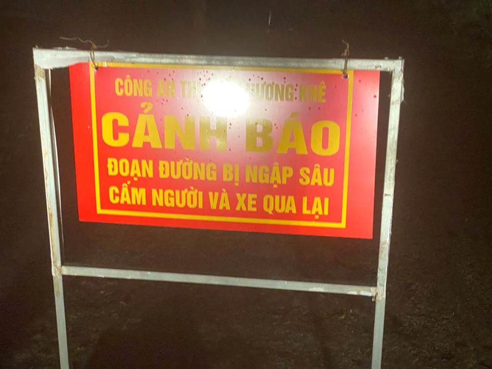 Những phụ nữ nửa đêm vào vùng lũ: ‘Chúng tôi dành 20/10 cho miền Trung’-6